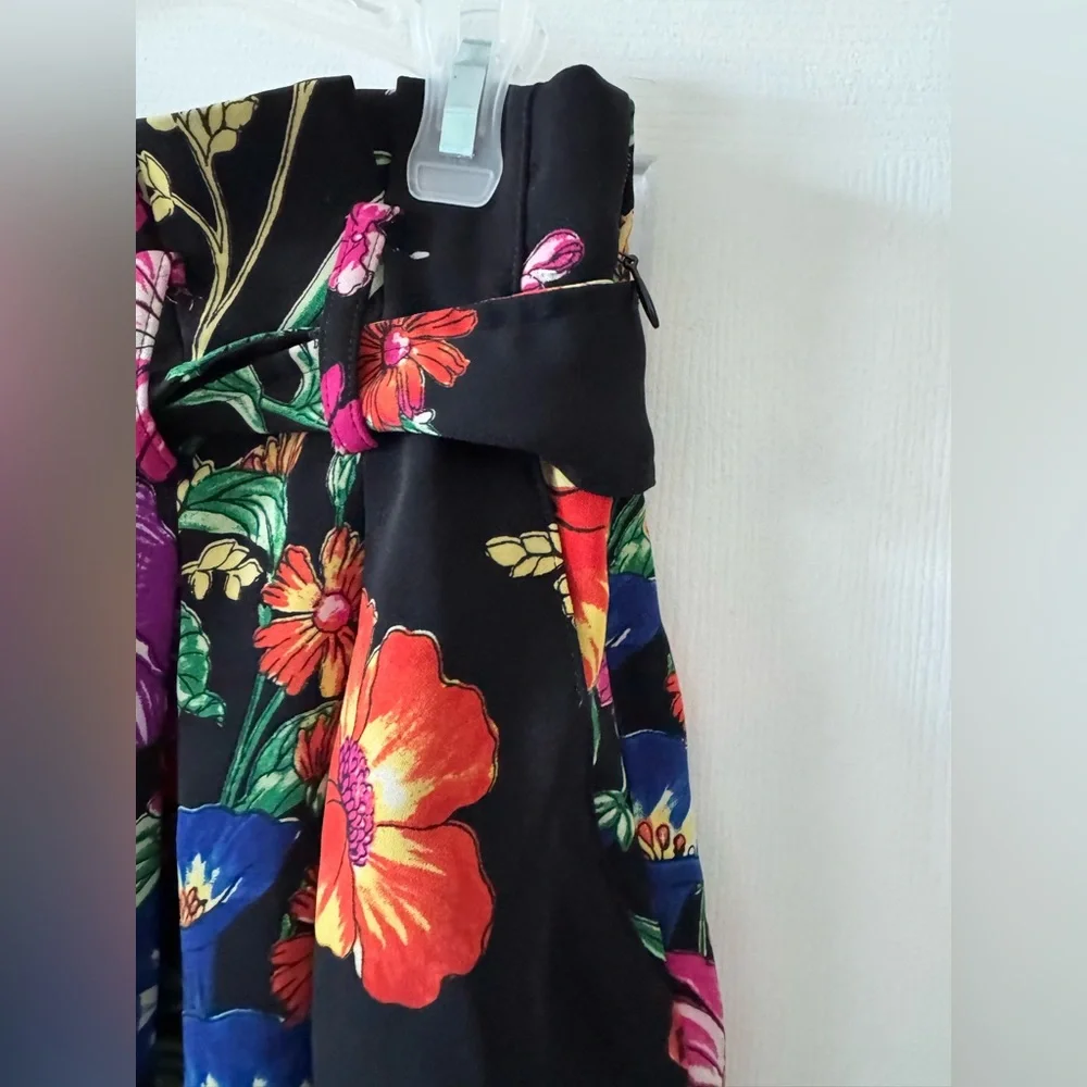 Express Baggy shorts, multi floral, 4, high paperback waist, side zip NWOT - Picture 3 of 9